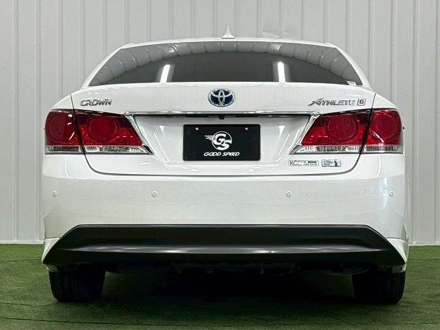 CROWN sedan hybrid