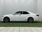 CROWN sedan hybrid