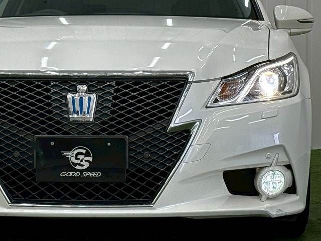 CROWN sedan hybrid