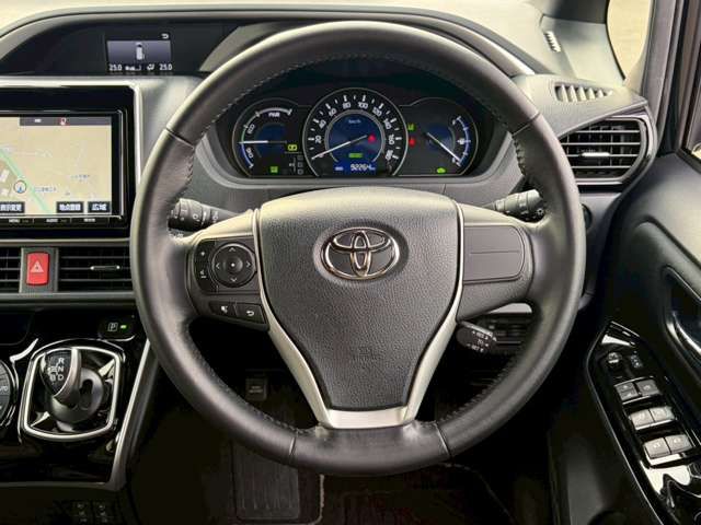 VOXY HYBRID