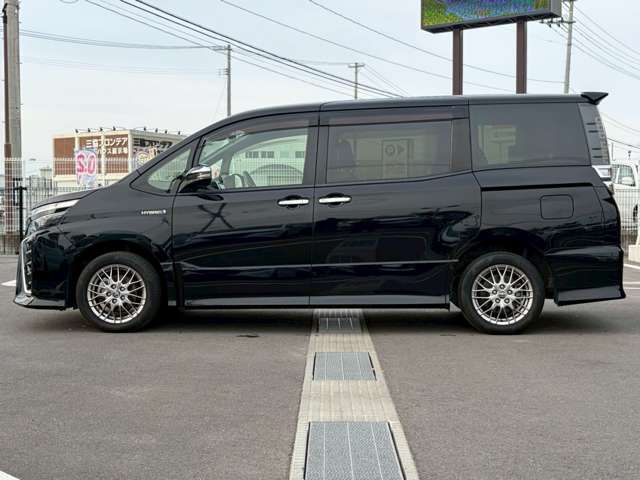 VOXY HYBRID
