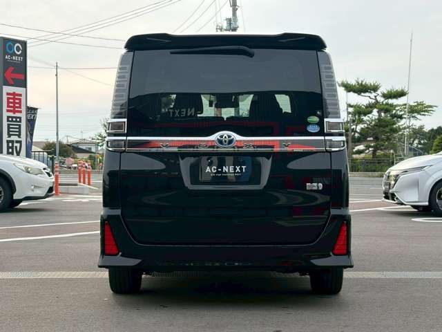 VOXY HYBRID
