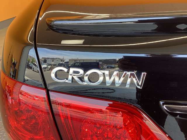 CROWN sedan