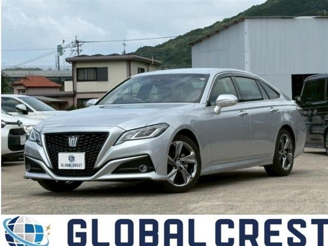 CROWN sedan hybrid