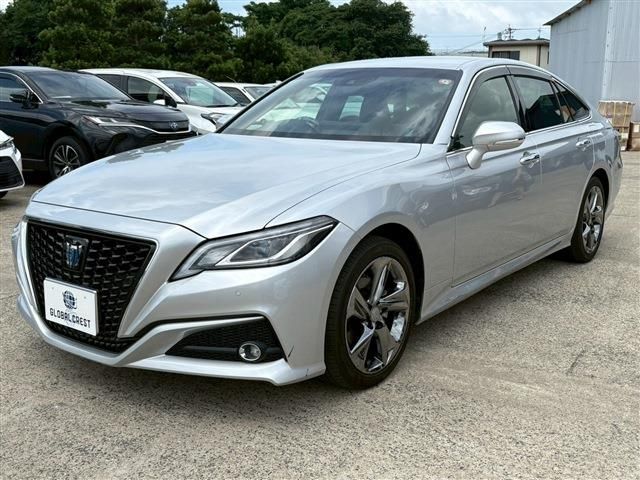 CROWN sedan hybrid