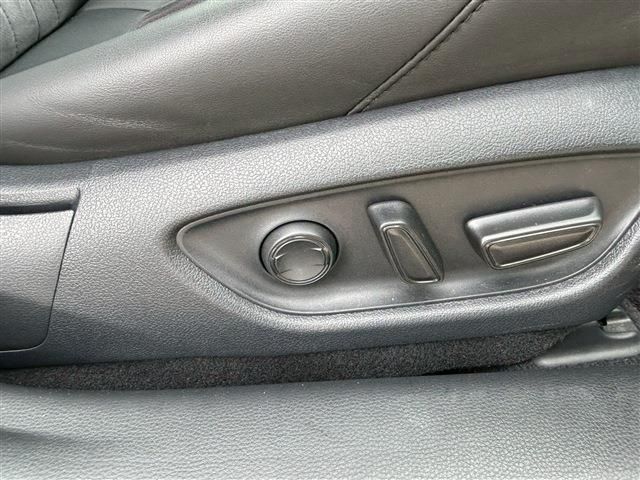 CROWN sedan hybrid