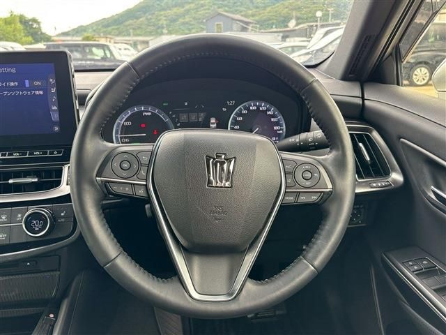 CROWN sedan hybrid