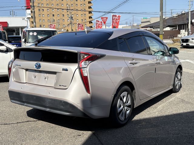 PRIUS 4WD