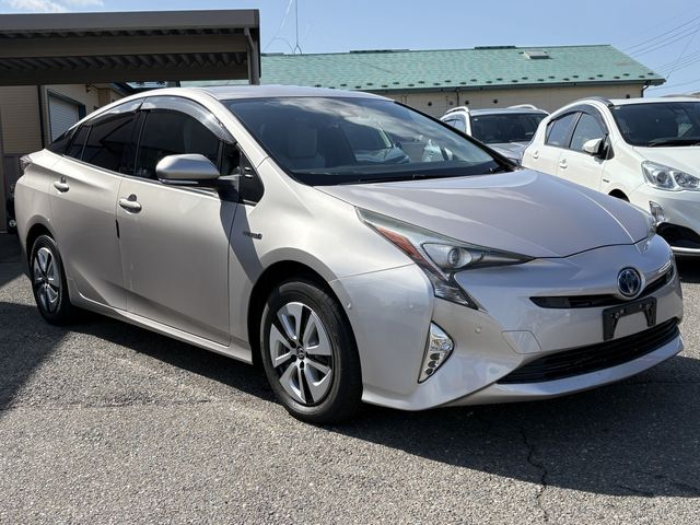 PRIUS 4WD