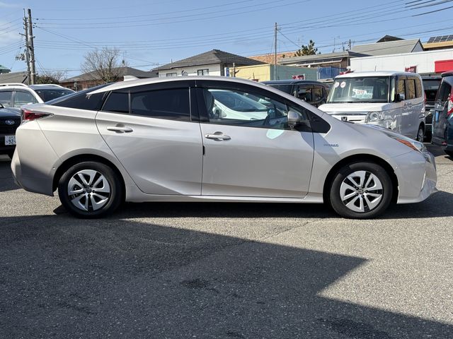 PRIUS 4WD