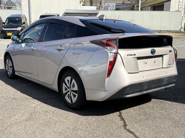 PRIUS 4WD