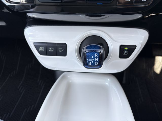 PRIUS 4WD