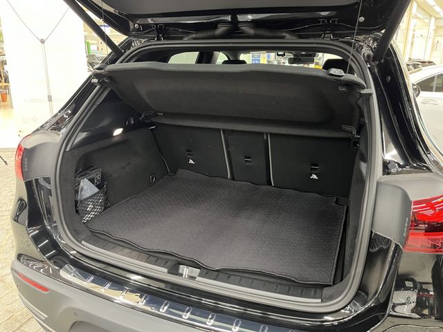 MERCEDES BENZ EQA