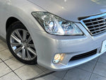 CROWN sedan