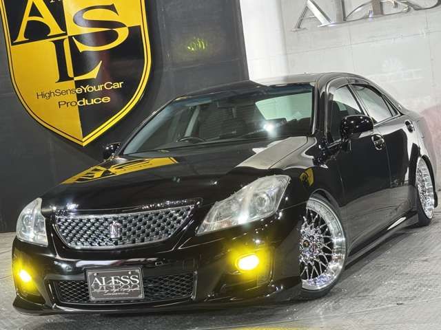 CROWN sedan
