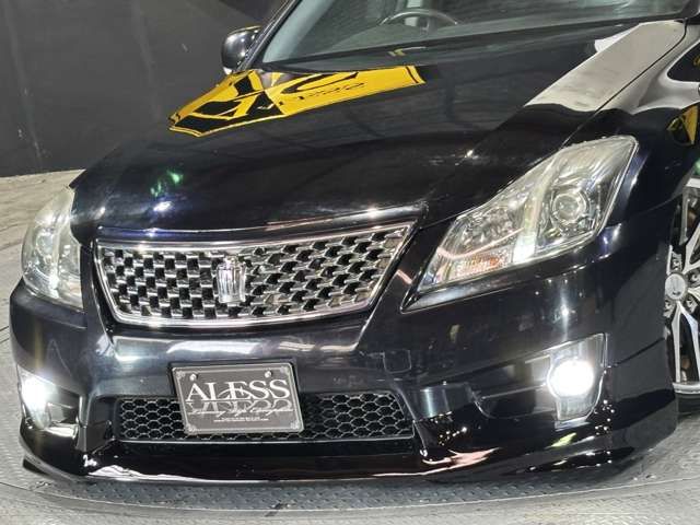 CROWN sedan