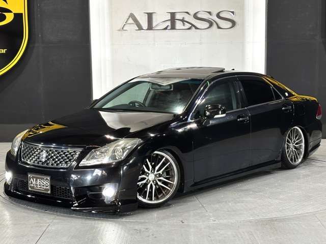 CROWN sedan