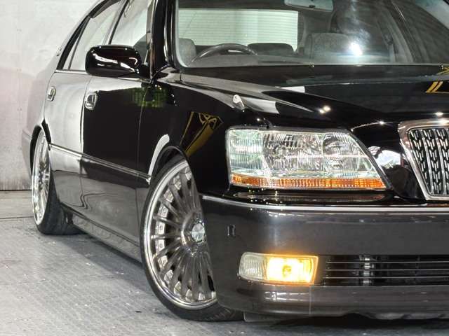 CROWN MAJESTA