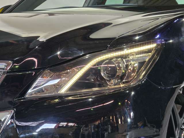 CROWN sedan hybrid