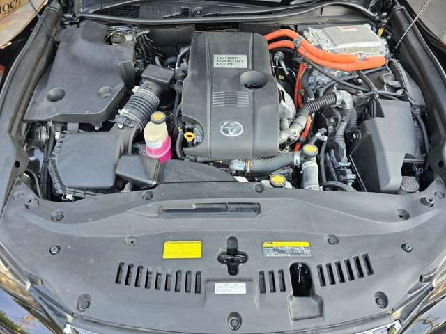 CROWN sedan hybrid