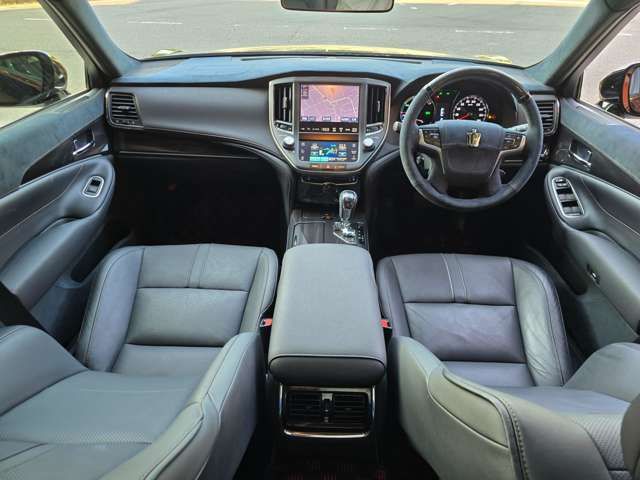 CROWN sedan hybrid