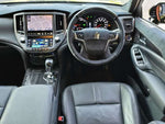 CROWN sedan hybrid