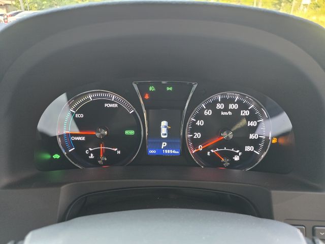 CROWN sedan hybrid