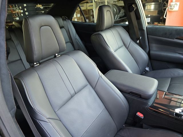 CROWN sedan hybrid
