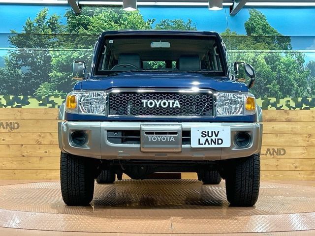 LANDCRUISER van