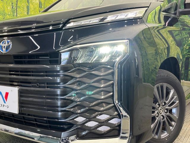 VOXY HYBRID 4WD