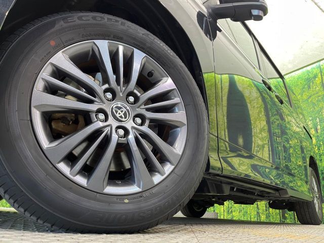 VOXY HYBRID 4WD