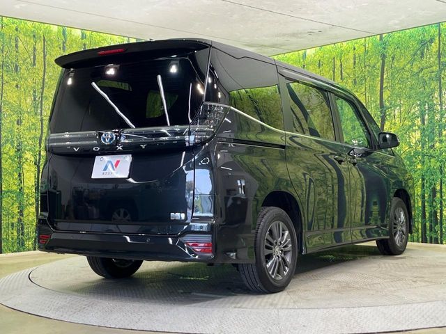 VOXY HYBRID 4WD