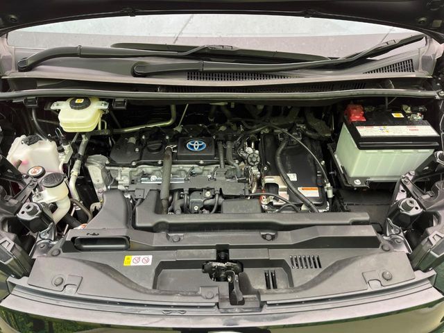 VOXY HYBRID 4WD