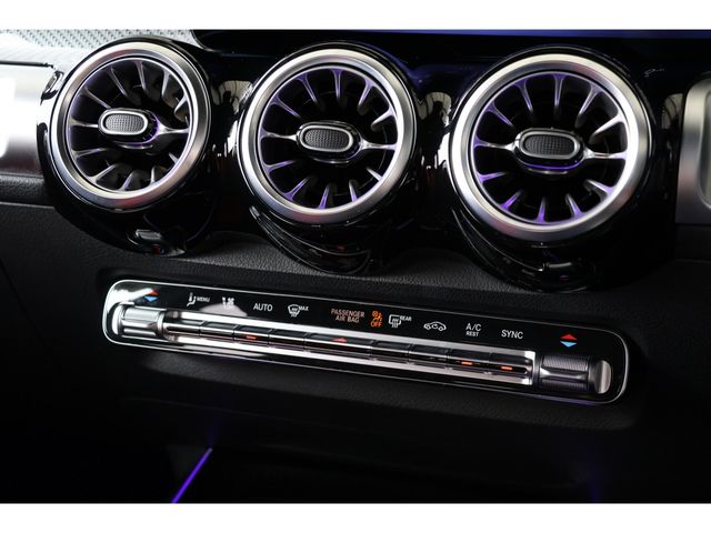MERCEDES BENZ GLB