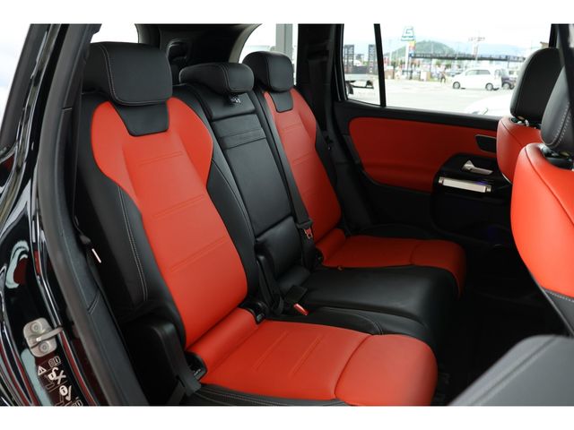 MERCEDES BENZ GLB