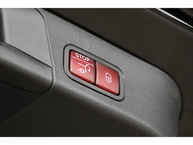 MERCEDES BENZ GLB