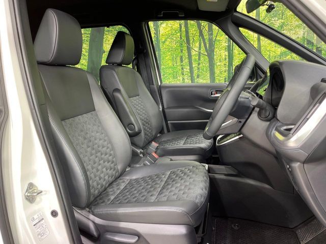 VOXY HYBRID 4WD