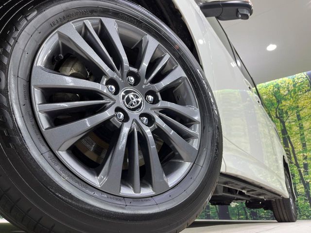 VOXY HYBRID 4WD