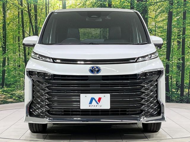 VOXY HYBRID 4WD