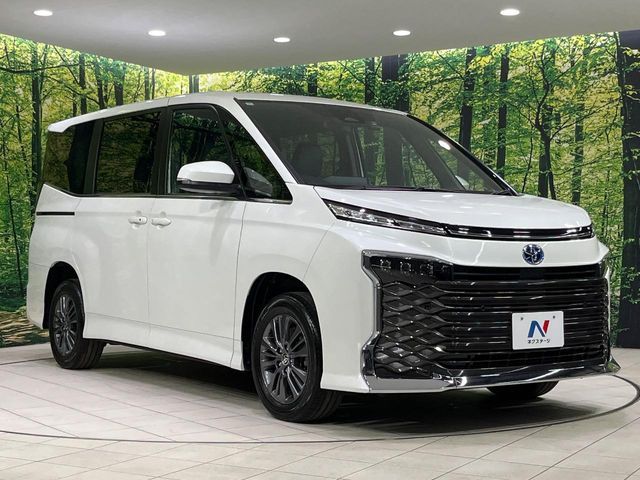 VOXY HYBRID 4WD