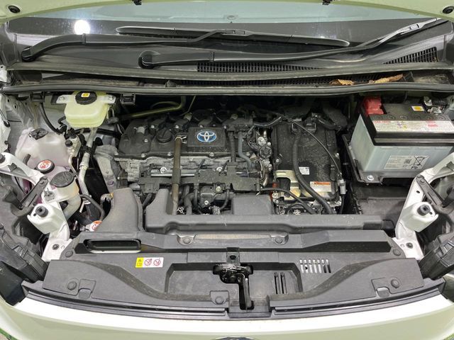 VOXY HYBRID 4WD