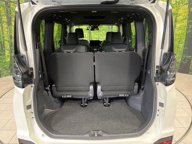 VOXY HYBRID 4WD