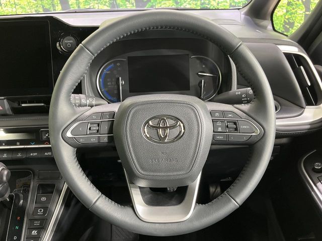 VOXY HYBRID 4WD