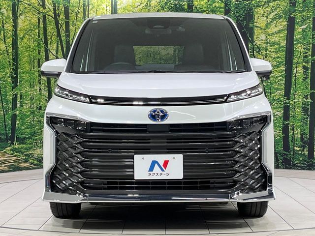 VOXY HYBRID 4WD