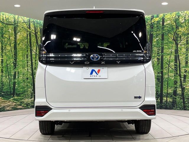 VOXY HYBRID 4WD