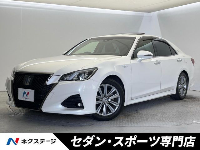 CROWN sedan hybrid