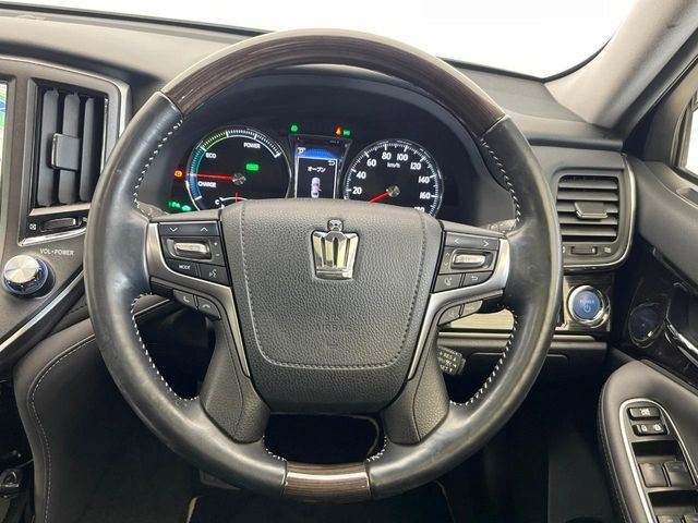 CROWN sedan hybrid
