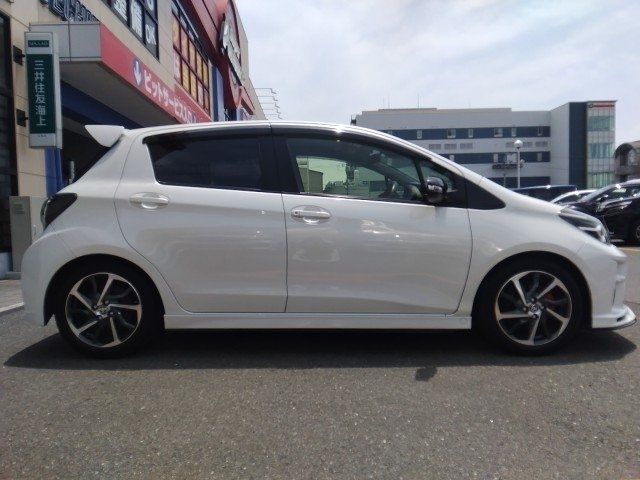 VITZ HYBRID