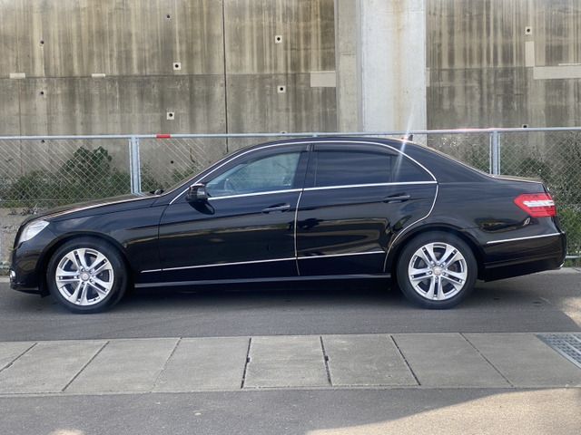 MERCEDES BENZ E class sedan