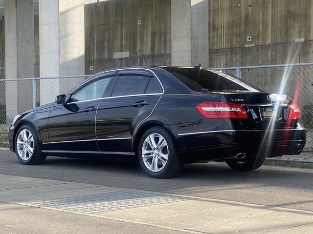 MERCEDES BENZ E class sedan